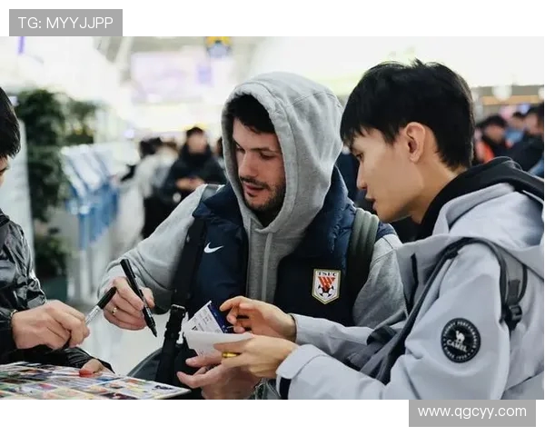 泰山下赛季的外援更换名额最好给中场，因为依木兰和陈泽仕需导师